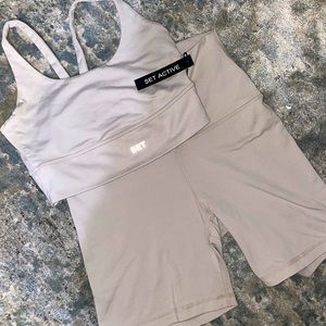 SET ACTIVE / Grey Sports Bra & Workout Shorts Set SMALL